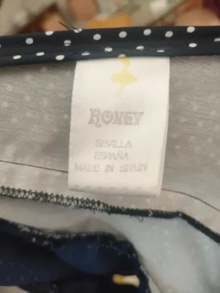 Traje de flamenca azul con lunares blancos