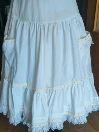 Traje de flamenca azul con lunares blancos