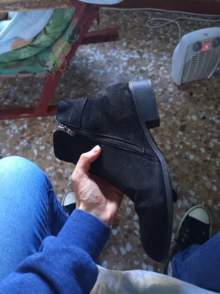 Botines elegantes negros con hebilla