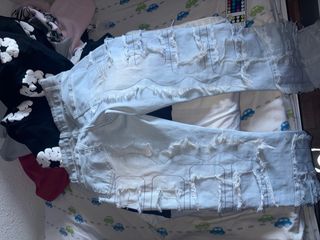 Pantalones vaqueros rotos desgastados