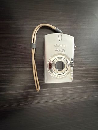 Cámara Canon Digital IXUS 700 Plata.