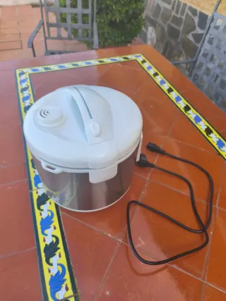 Olla Arrocera Eléctrica con Accesorios