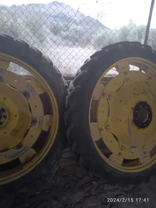 Ruedas John Deere 1030