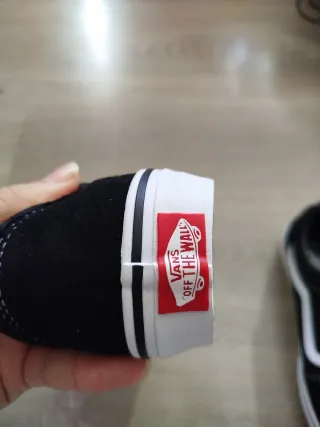 Vans negras talla 38 mujer nuevas sin usar.
