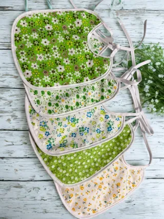 Babero, Gorrito,Cubre pañal y chupeteros