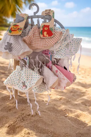 Babero, Gorrito,Cubre pañal y chupeteros