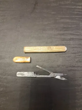 Piccole forbici con fodero