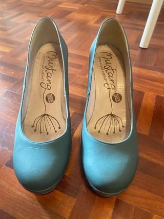 Zapatos de tacón Mustang verdes