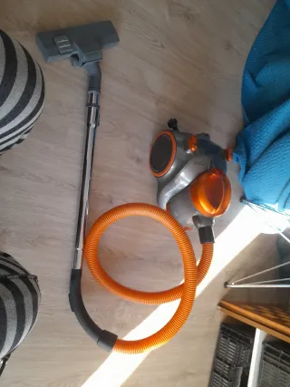 Aspiradora HEPA FILTER naranja y gris