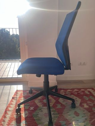 Silla de escritorio giratoria azul