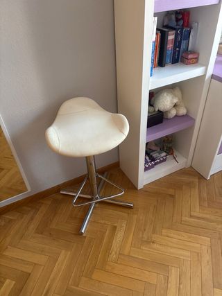 Mueble de estudio completo blanco y morado