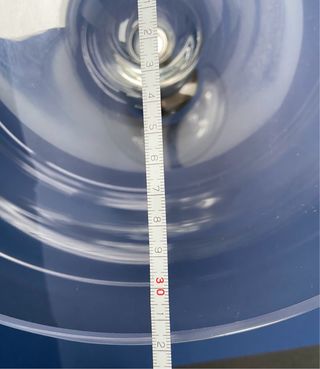 Jarrón Copa de cristal y fondo plateado