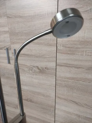 Lámpara de pie moderna plateada