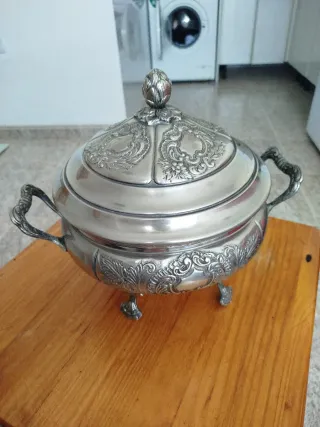 Sopera antigua de aplaca