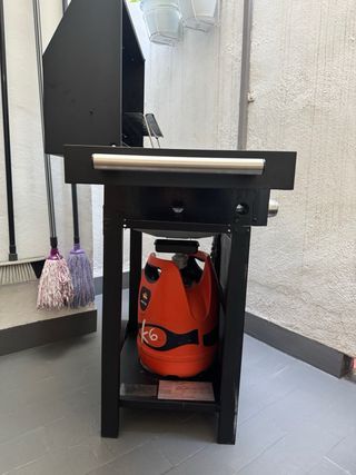 Barbacoa de gas negra y plateada