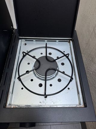 Barbacoa de gas negra y plateada