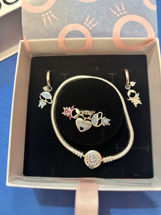 Pulsera pendientes y charms y niña y niño pandora