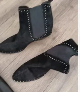 Botas Chelsea negras con tachuelas