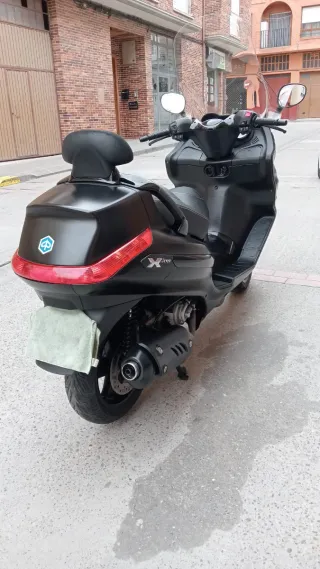 Piaggio x EVO 125