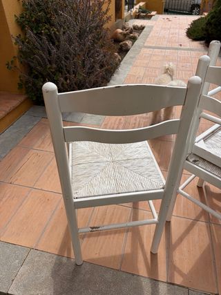 Sillas de comedor blancas con asiento de mimbre