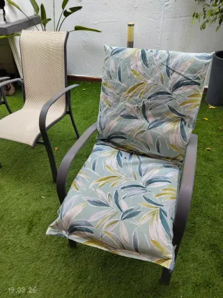 Set de 4 Sillones de jardín y un taburete.