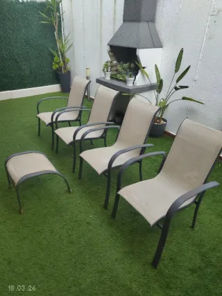 Set de 4 Sillones de jardín y un taburete.
