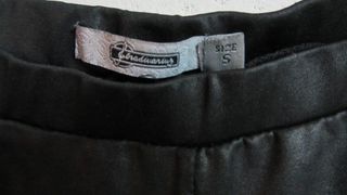 Pantalones vaqueros, de sport negros y varios tops