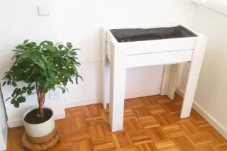 Mesa de cultivo blanca