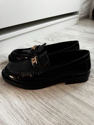 Mocasines charol tacón Zara