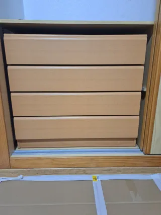 Cajonera de madera y plástico