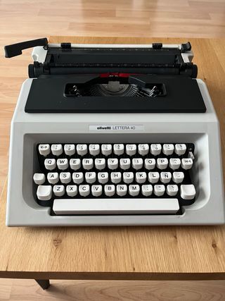 Máquina de escribir Olivetti Lettera