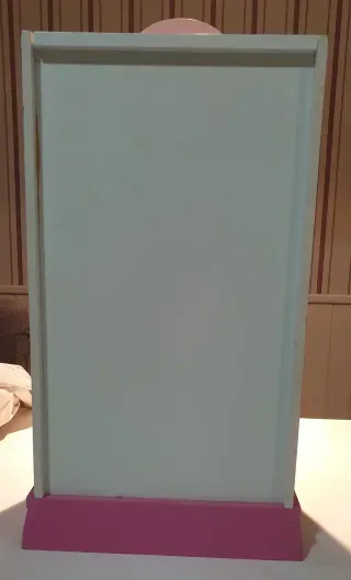Armario de muñecas de madera rosa y blanco