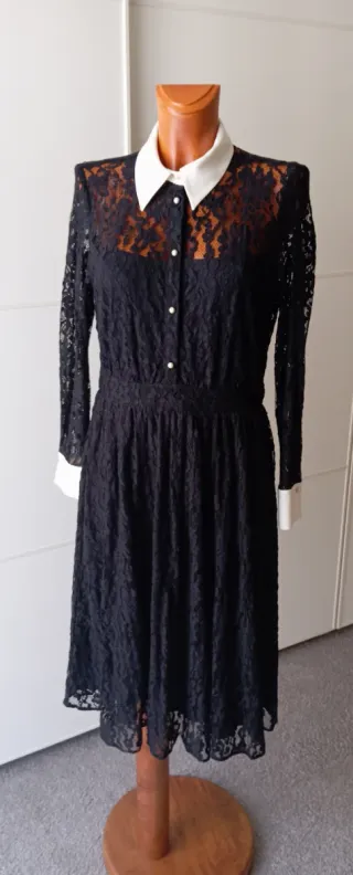 Vestido Negro Encaje con puños blancos. Zara