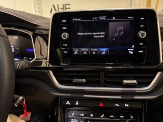 Volkswagen T-Roc R-LINE 1.5 TSI RLINE REESTRENO 25