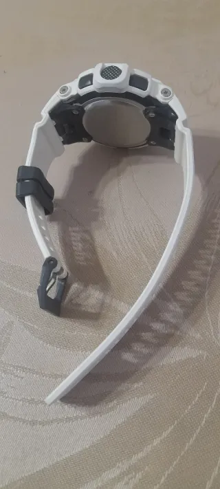 Reloj Casio G-Shock con Bluetooth.