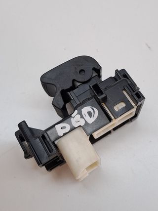 MANDO ELEVALUNAS DELANTERO DERECHO TOYOTA YARIS 512723