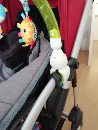 Arco de juego para bebé con juguetes