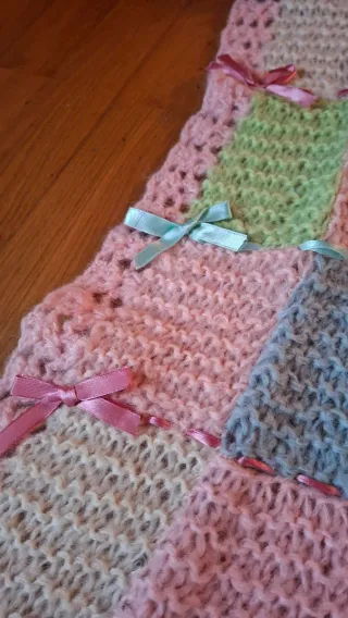 Copertina culla lana patchwork fiocchi