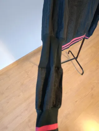 Blusa negra hilo metalizado rosa