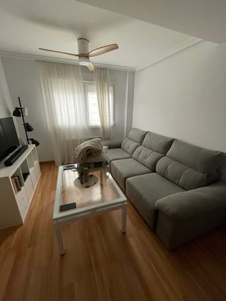 Sofá chaise longue gris extensible sin uso