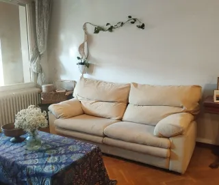 Sofá beige tela muy cómodo