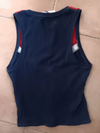 Top Bershka cremallera frontal