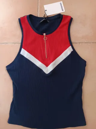 Top Bershka cremallera frontal