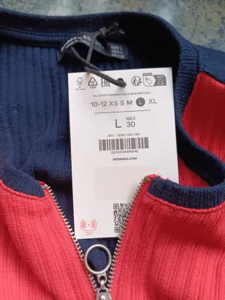 Top Bershka cremallera frontal