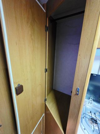 FORD - VILAMOBIL OLYMPIA 565 - Aire/Toldo/Placa