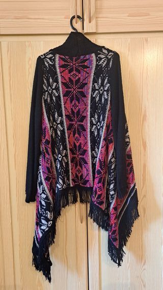 CHAQUETON DE PUNTO mujer con flecos y estampados.