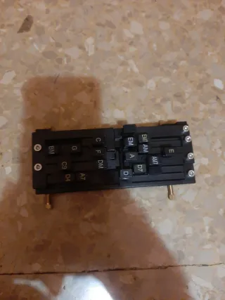 Aparato para tocar guitarra