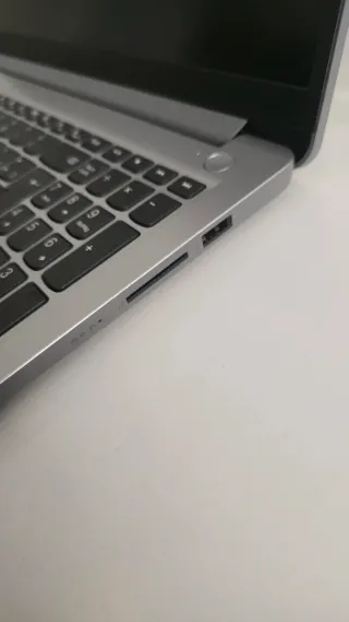 Lenovo IdeaPad 1 15ADA7 AMD 3250U 2.6ghz,8GB / 256