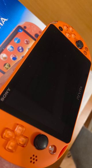 Sony Playstation Vita Japan PCH-2000ZA24