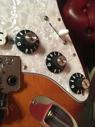 potes guitarra bruja control volumen y tono knobs